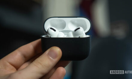 Los próximos auriculares inalámbricos sin varilla de Apple en exhibición por Apple